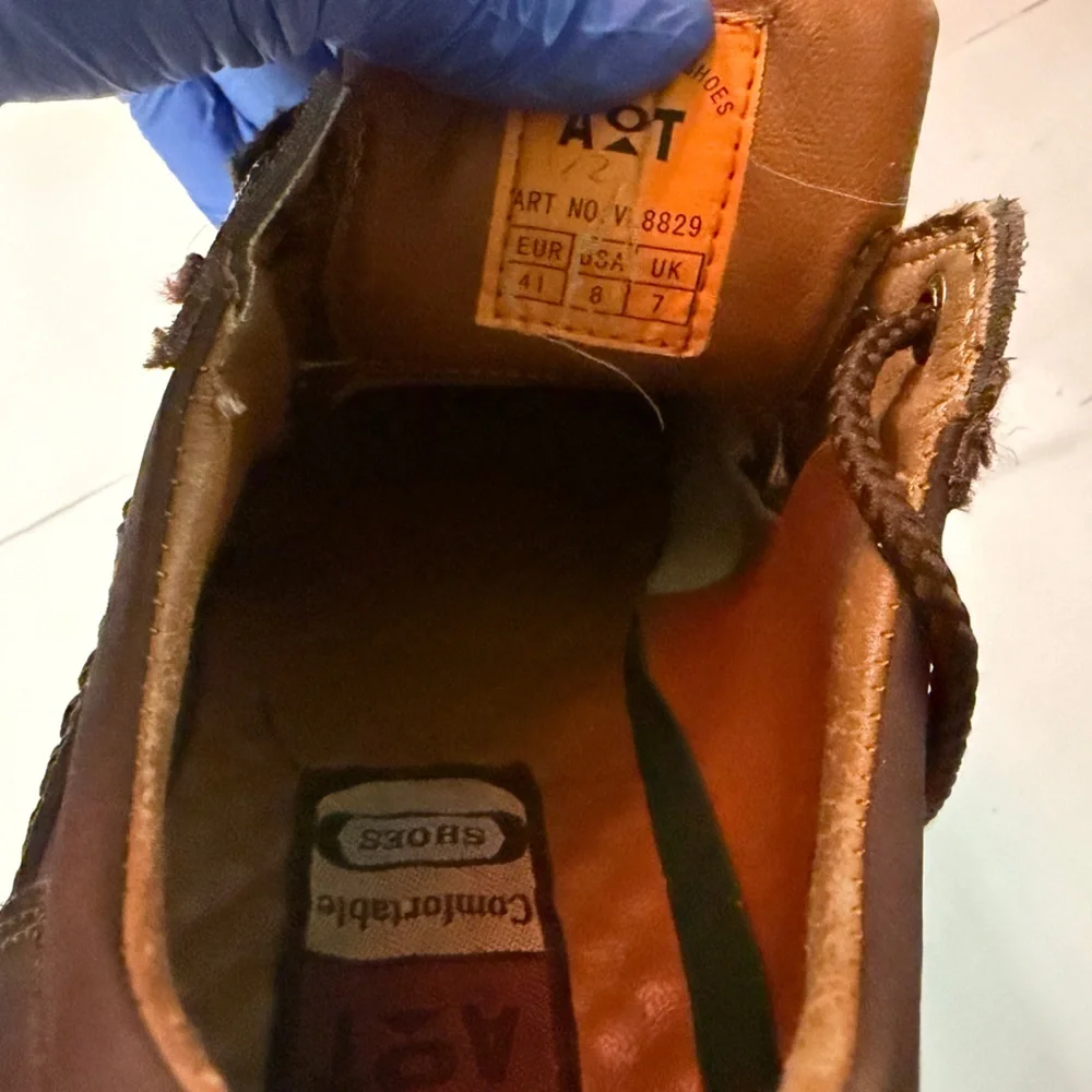AoT Size 8 Brown Classic Leather Oxfords.